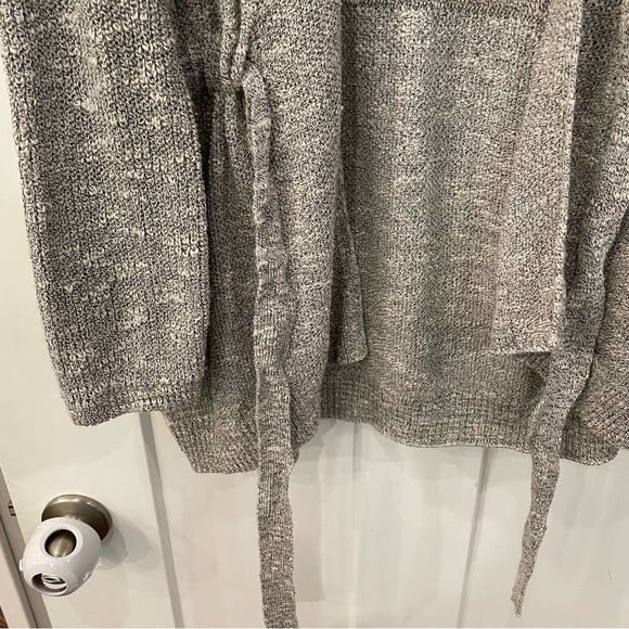 NWOT Express Light Grey Heathered Cardigan - Picture 3 of 4